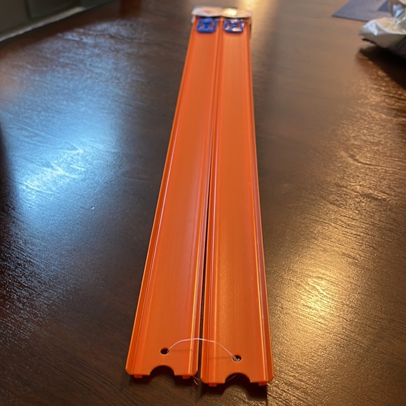 Hot wheels track two piece set 48in - Picture 2 of 5